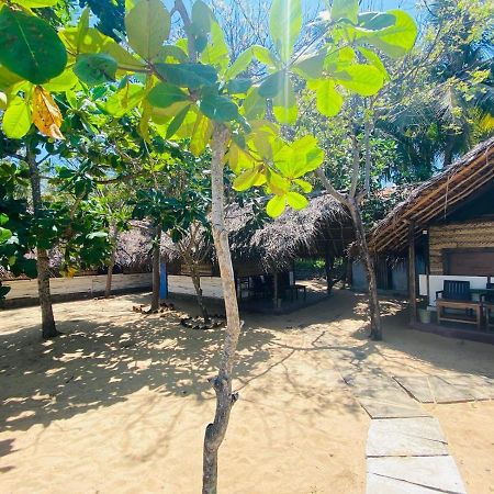 Air Lush Beach Cabanas Arugam Bay Exteriör bild