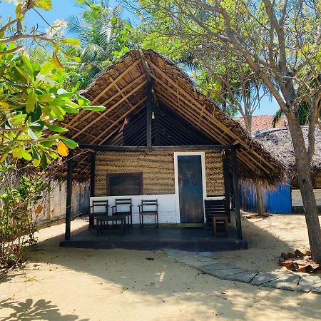 Air Lush Beach Cabanas Arugam Bay Exteriör bild